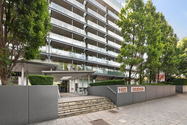 Flat for sale in Queenstown Road, London