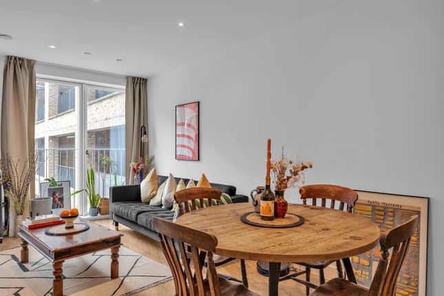 51 Rookwood  Way, London photo 4