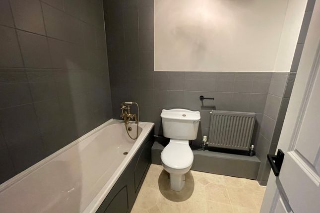 25 Ladymere Place, Ockford Road, Godalming photo 5