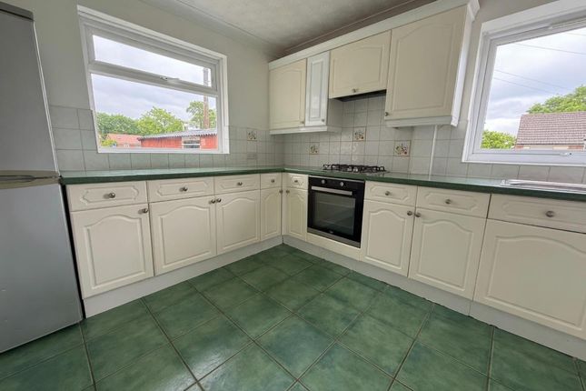 23, Hawthorn Road, Camberley photo 4
