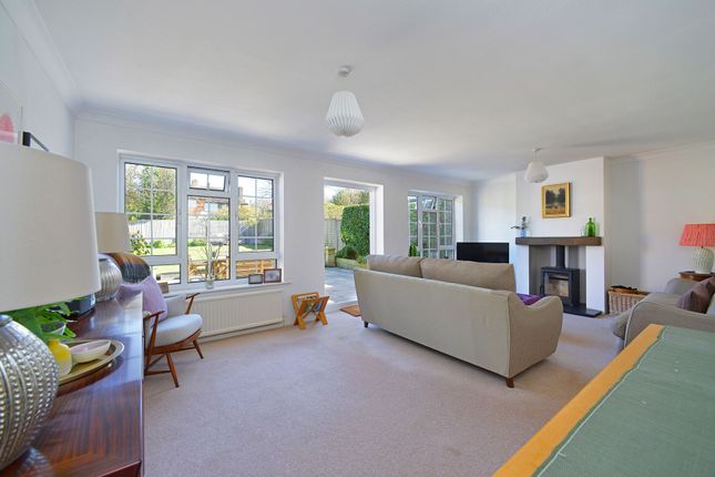 14 Sapte Close, Cranleigh photo 2