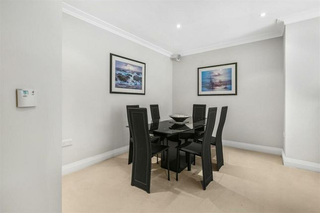 Flat Flat 15, East Wood, Wall Hall Drive, Watford photo 4