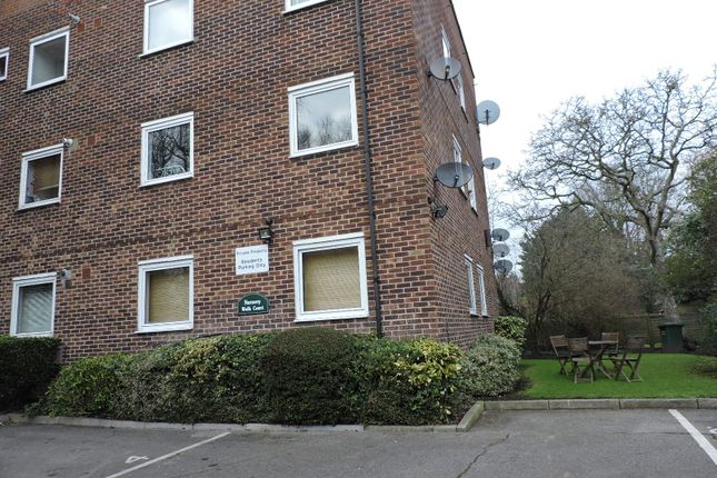 Parking/garage to let in Sunningfields Road, Hendon, London