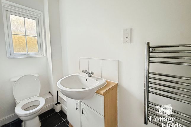 49 Bromley Close East Road, Harlow photo 2