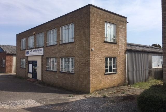 Industrial to let in Caxton Hill, Hertford