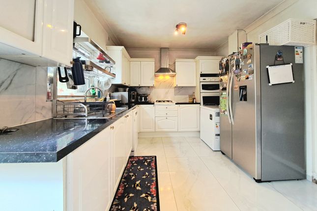 64, Keats Way, Greenford photo 3
