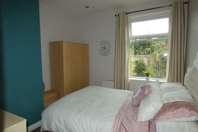 9 Primrose Hill, Batley photo 4