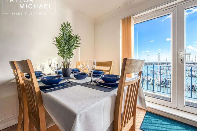 Flat 31, Merton Court, The Strand, Brighton photo 3
