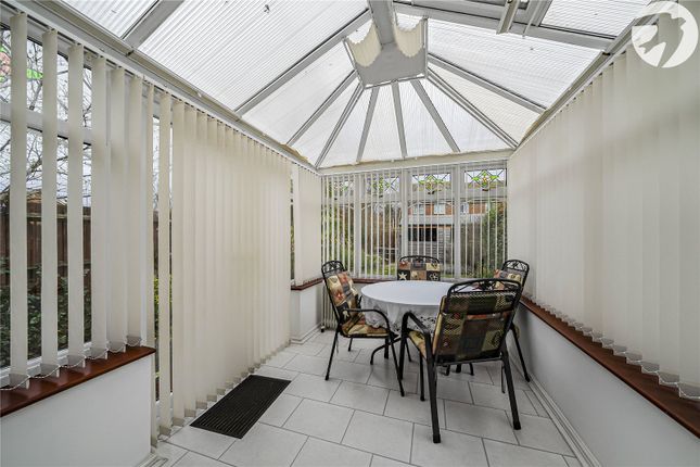 9, Foord Close, Dartford photo 4