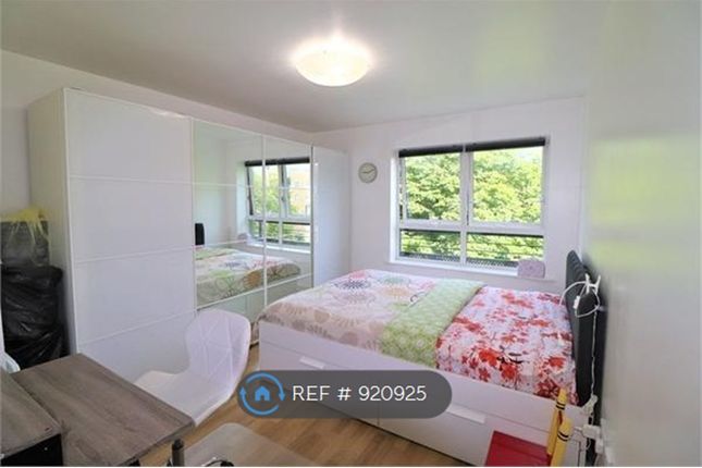 Greenbank Court, Lanadron Close, Isleworth photo 3