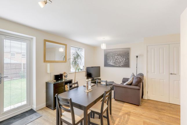 8 Neptune Way, Mansfield photo 4