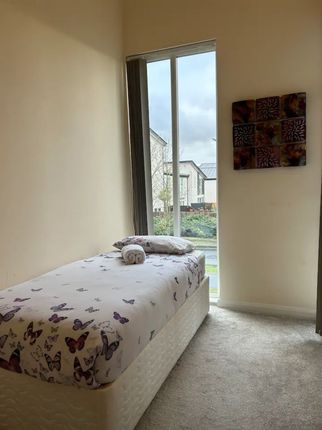 Flat to rent in Lloyd Wright Avenue, Manchester