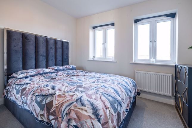 End terrace house for sale in Kitchener Drive, Milton Keynes