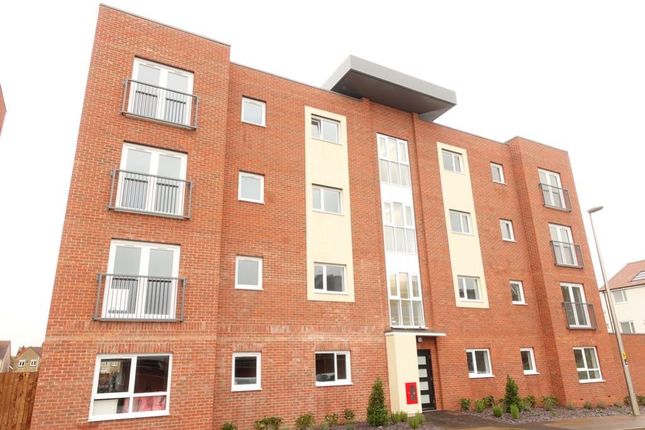 Flat to rent in Bowling Green Close, Bletchley, Milton Keynes MK2