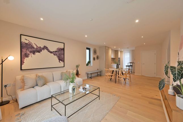 Mews house for sale in Kings Avenue, Clapham Park
