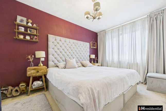 42 Kensington Way, Borehamwood photo 4