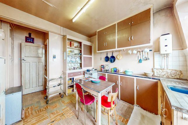 58 Clarendon Court, Sidmouth Road, Brondesbury Park photo 2