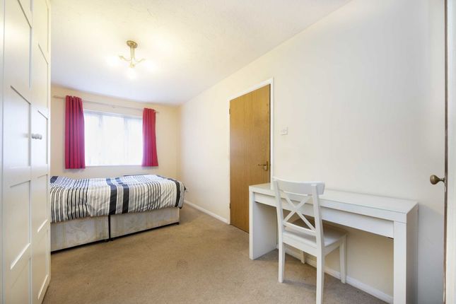 Flat for sale in Allington Close, Greenford