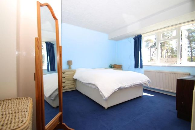 22, Connaught Crescent, Woking photo 4