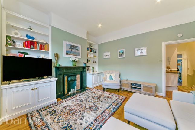 Flat for sale in Knoll Road, London