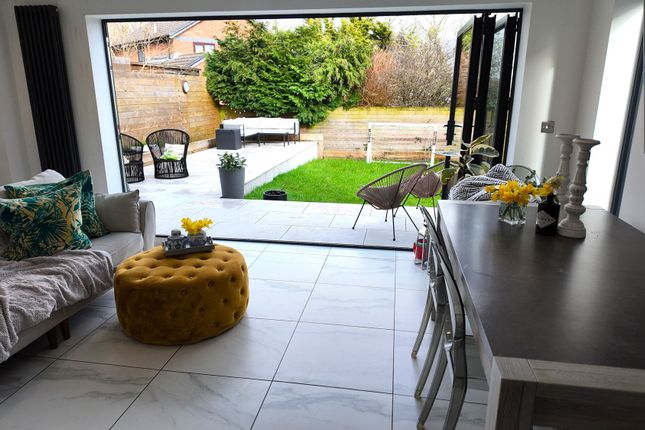 4 Cook Road, Barry photo 2