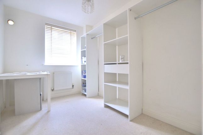 99, Hempsted Lane, Gloucester photo 4