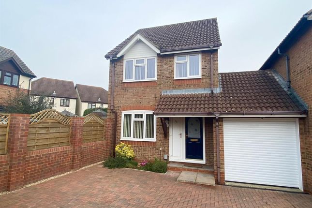 Link-detached house to rent in Swallowfields, Andover