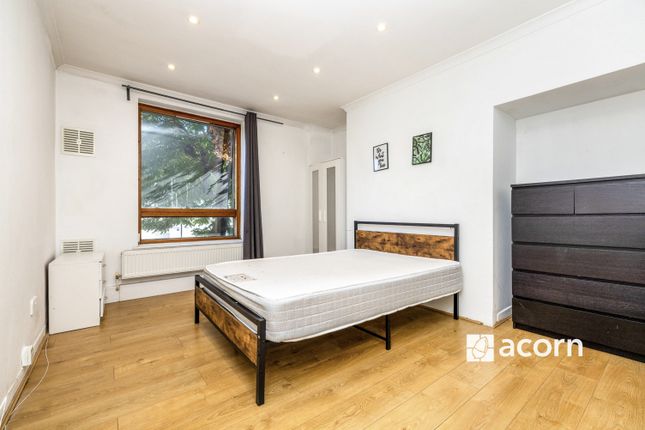 Flat 10, Gower House, Morecambe Street, London photo 2