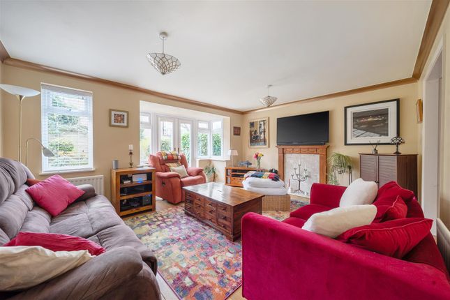 9, Mansion House Close, Ashford photo 2