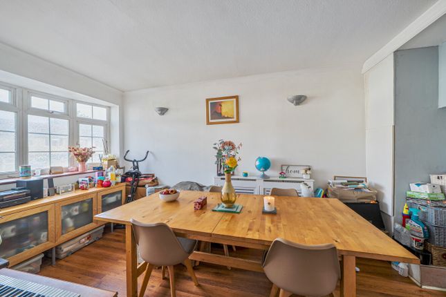 35, Chelsfield Gardens, London photo 3