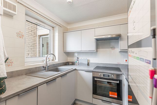 24 Strathmore Court, 20 Abbey Drive, Jordanhill, Glasgow photo 4
