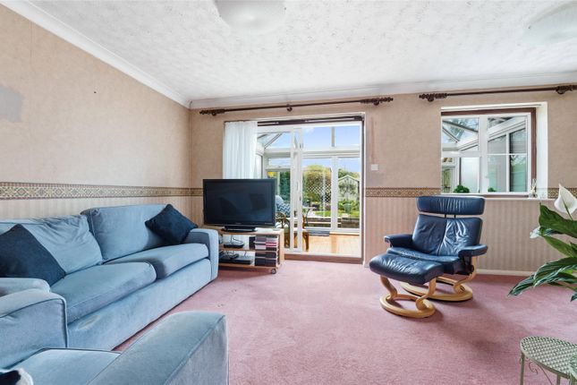 44, Furtherfield, Hertfordshire photo 3