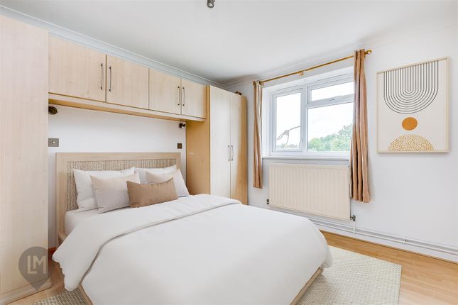 Flat 6, Morris Gardens, London photo 3