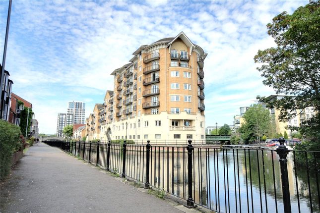 Thumbnail Flat for sale in Blakes Quay, Gas Works Road, Reading