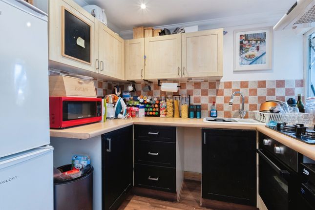 Flat 4, 545-547, Wimborne Road, Bournemouth photo 4
