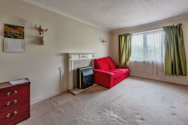 Flat 39, Redlin Court, Linkfield Lane, Redhill photo 3