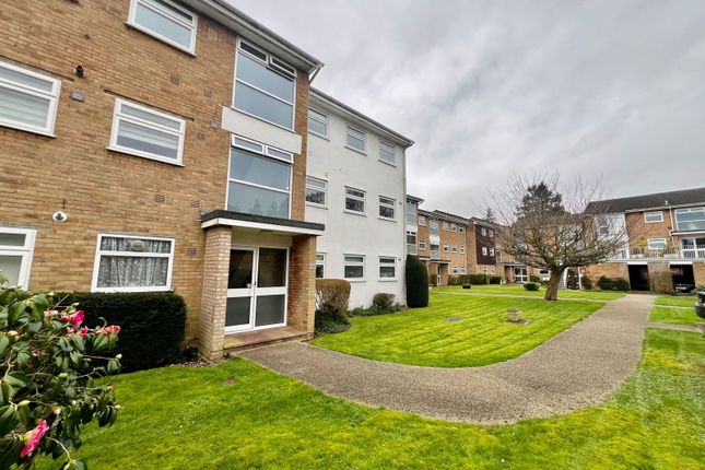 Thumbnail Flat for sale in High Road, Bushey Heath, Bushey