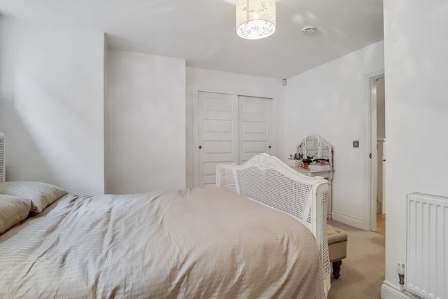 Flat 1 Bonsor House, 212-214 Merton Road, London photo 4