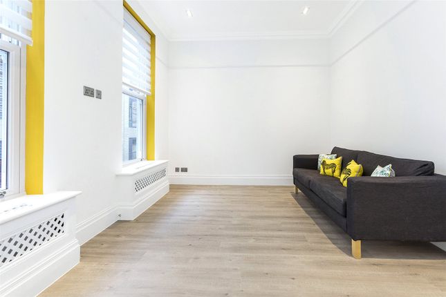 82, Chenies Mews, London photo 2