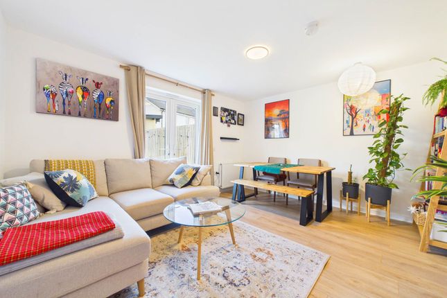 32, Skylark Gardens, Glasgow photo 2