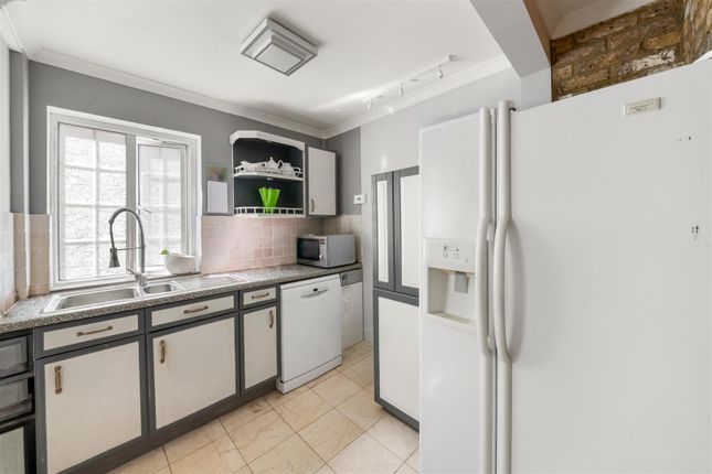 21, Hurstfield Crescent, Hayes photo 4