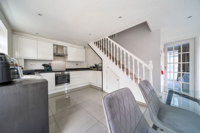 24 Longfield Avenue, Rochester photo 4