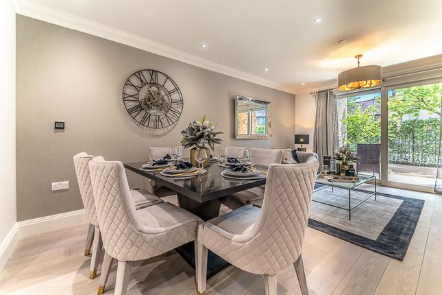 Flat for sale in Hillview Gardens, London