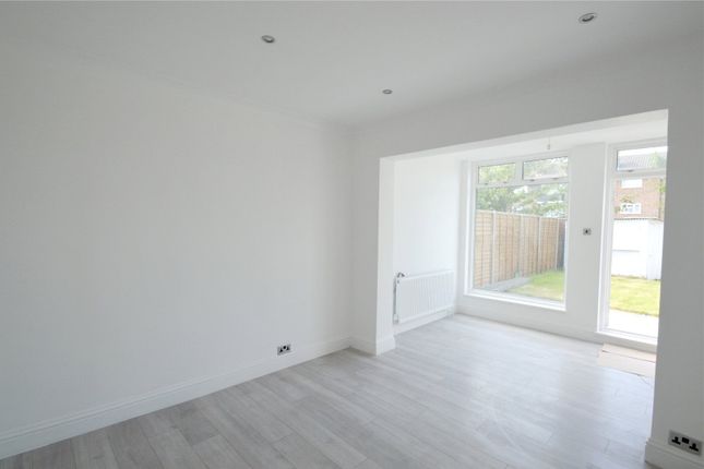 12, Midhurst Avenue, Croydon photo 2