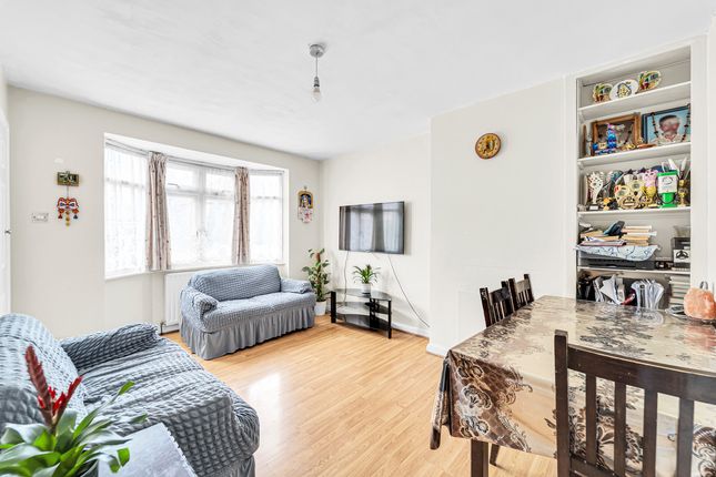 2-bed flat on 10, Errol Gardens, New Malden, £350,000