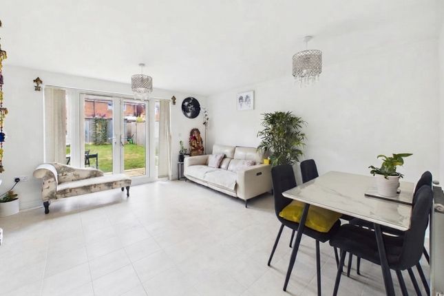 9 Skipper Close, Hemel Hempstead, Hertfordshire photo 4