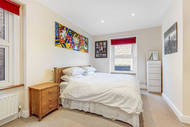 Flat for sale in Munster Road, Fulham