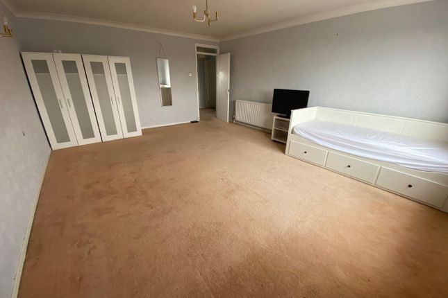 19E, Norton Road, Dagenham photo 3