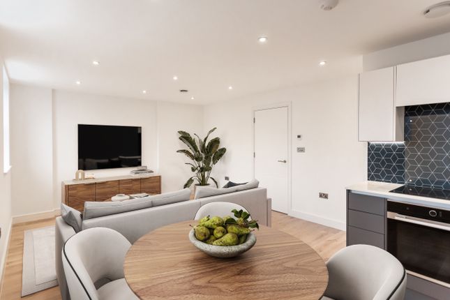 Thumbnail Duplex to rent in Clapham Road, London