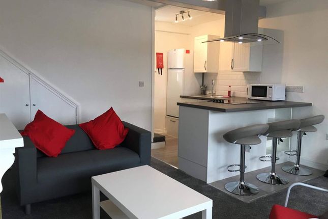 2, Grant Street, Keighley photo 3